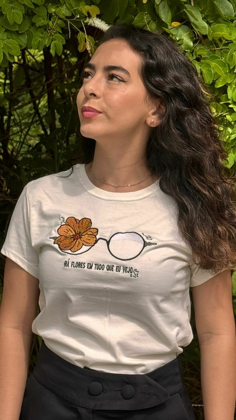 T-shirt Off Flores - comprar online