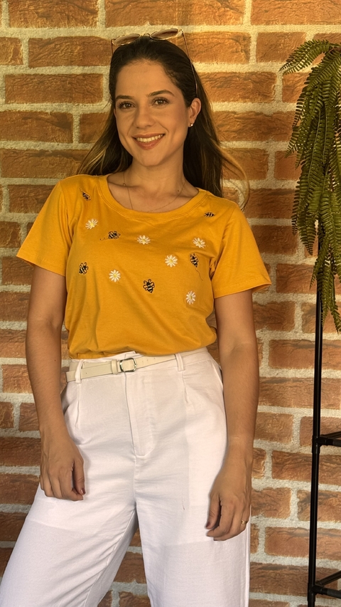 T-Shirt Abelhas e Margaridas