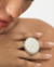 Anel Circular Branco Prateado - Nivia Pimenta Ceramica
