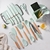 Kit de Cozinha 19 Peças – Tábua, Facas e Utensílios com Cabos de Madeira na internet