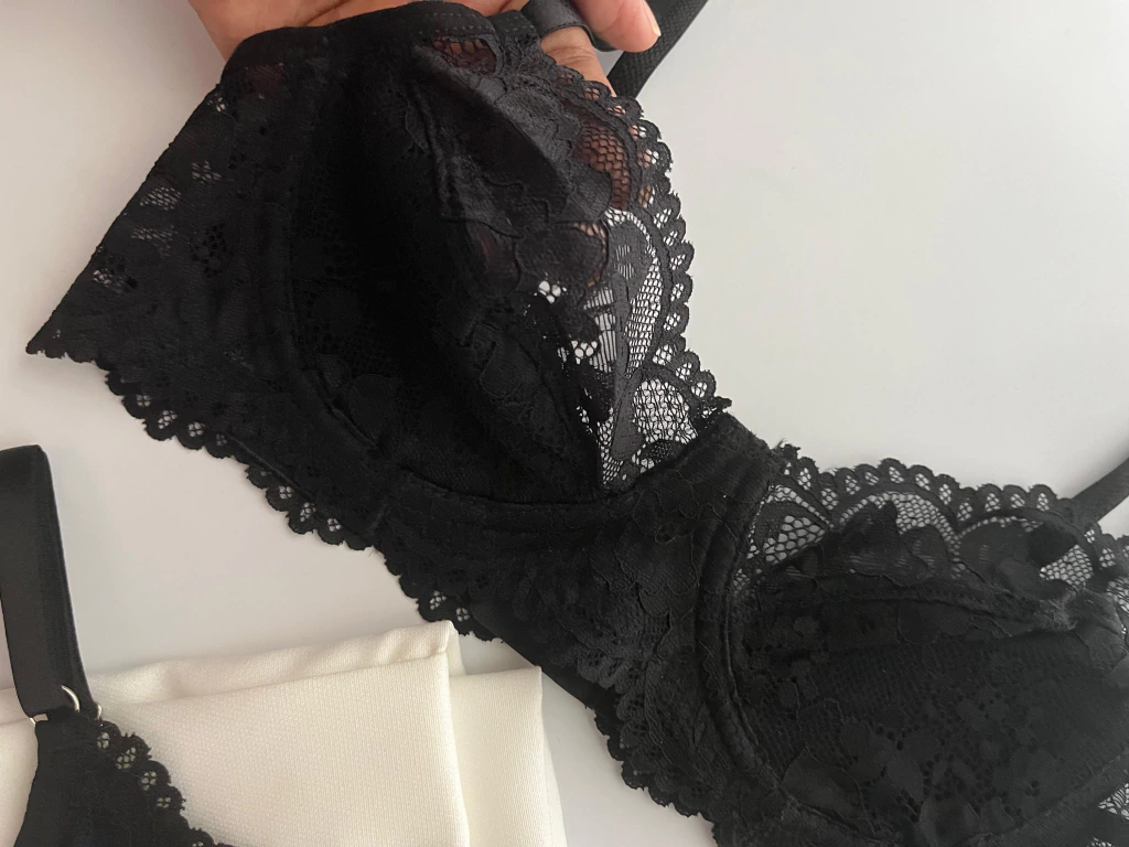 Conjunto de lingerie calcinha e sutiã s/ bojo mili em renda e microfibra
