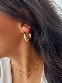 Argola abaulada dourada - comprar online