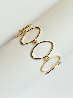 Pulseira oval vazado dourado