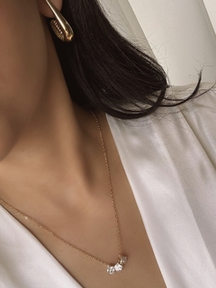 Colar trio pontos de luz dourado - comprar online