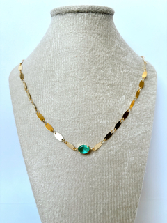 Colar plaquinhas pedra verde dourado - comprar online