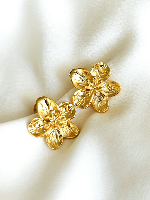 Brinco flor grande dourado