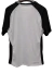 Camiseta esportiva com mangas pretas e corpo branco, vista traseira.