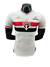 Camisa branca do São Paulo FC, modelo 25/26, com detalhes em vermelho e preto.