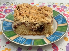 Esponjoso de Vainilla, Mermelada y Crocante de Almendras