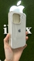 SILICONE CASE IPHONE 16 PRO en internet