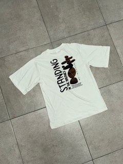 Remera Standing en internet