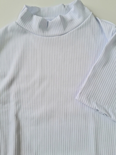 Blusa gola alta branca - comprar online