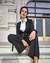 Blazer Amelia de color negro, con cinto x EMERALD AWS25