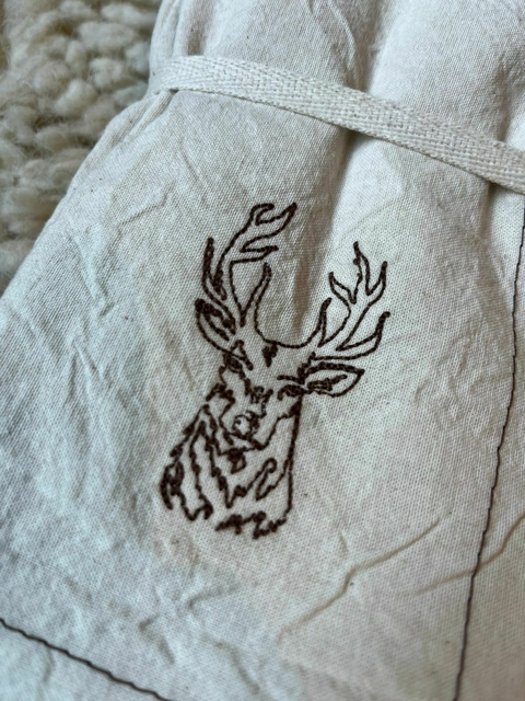 Set Servilletas bordadas tusor crudo - Ciervo - comprar online