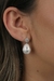 Brinco pérola barroca natural com zirconias