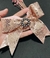 Broche e Presilha Laço Paetê Rosè com Mini Pedras - comprar online