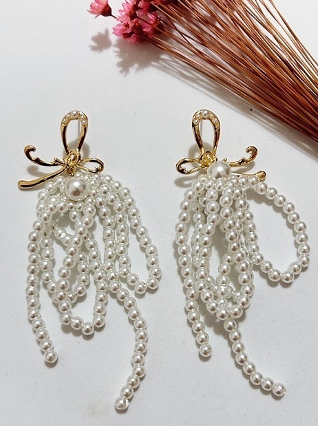 Brinco Dourado e Pérolas