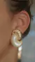 Brinco com designer duplo liso frisado e resina banhado em ouro 18K