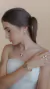 Brinco de duas pétalas com detalhe de uma cravejada banhado em ouro 18K l BR19 - comprar online