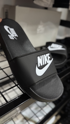 Chinelo Slide Nike na internet