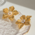 Aretes flor con perlas en internet