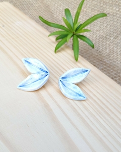 Brincos pétalas em porcelana - Cerâmica Shizen