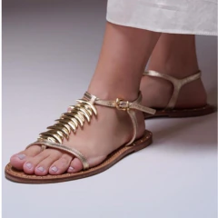 Sandália Rasteira Allure Dourada com Aplicação Metalizada - comprar online