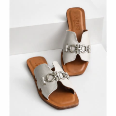 Rasteira Allure Off White com Detalhe Metálico na internet