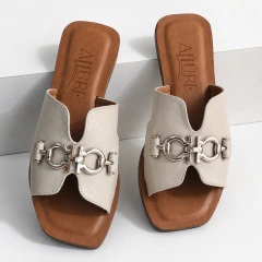 Rasteira Allure Off White com Detalhe Metálico - Allure calcados