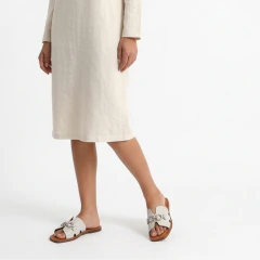 Imagem do Rasteira Allure Off White com Detalhe Metálico