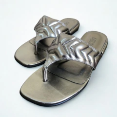 Rasteira Flat Allure Ônix Metalizado - comprar online
