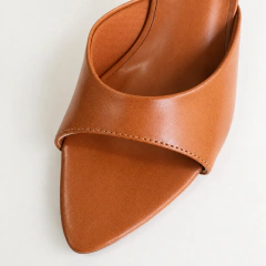 Tamanco Allure Âmbar Bico Folha com Salto Taça - comprar online