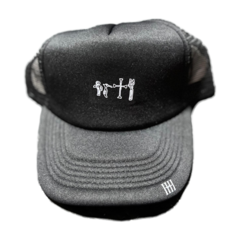 Gorra negra de malla. Script