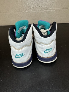 1990 Baby Jordan 5 ‘Grape’ na internet
