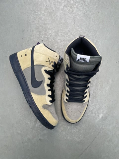 2010 Nike SB Dunk High Chrome Ball Incident na internet