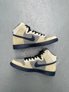 Imagem do 2010 Nike SB Dunk High Chrome Ball Incident