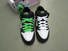 2019 - Nike SB Dunk Low Panda Pigeon na internet