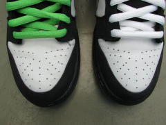 2019 - Nike SB Dunk Low Panda Pigeon - Vintage Valley