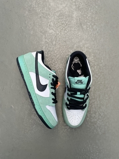 2016 - Nike SB Dunk Low ‘ Sea Crystal ‘ na internet