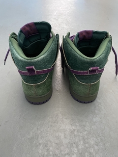Imagem do 2010 - Nike SB Dunk High ‘ Skunk 420 ‘