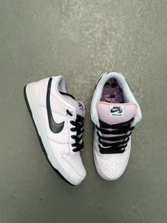 2016 - Nike SB Dunk Low Pink Box na internet