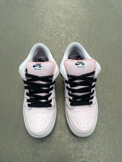 2016 - Nike SB Dunk Low Pink Box - Vintage Valley