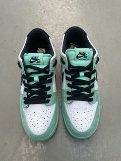 2016 - Nike SB Dunk Low Sea Crystal - Vintage Valley