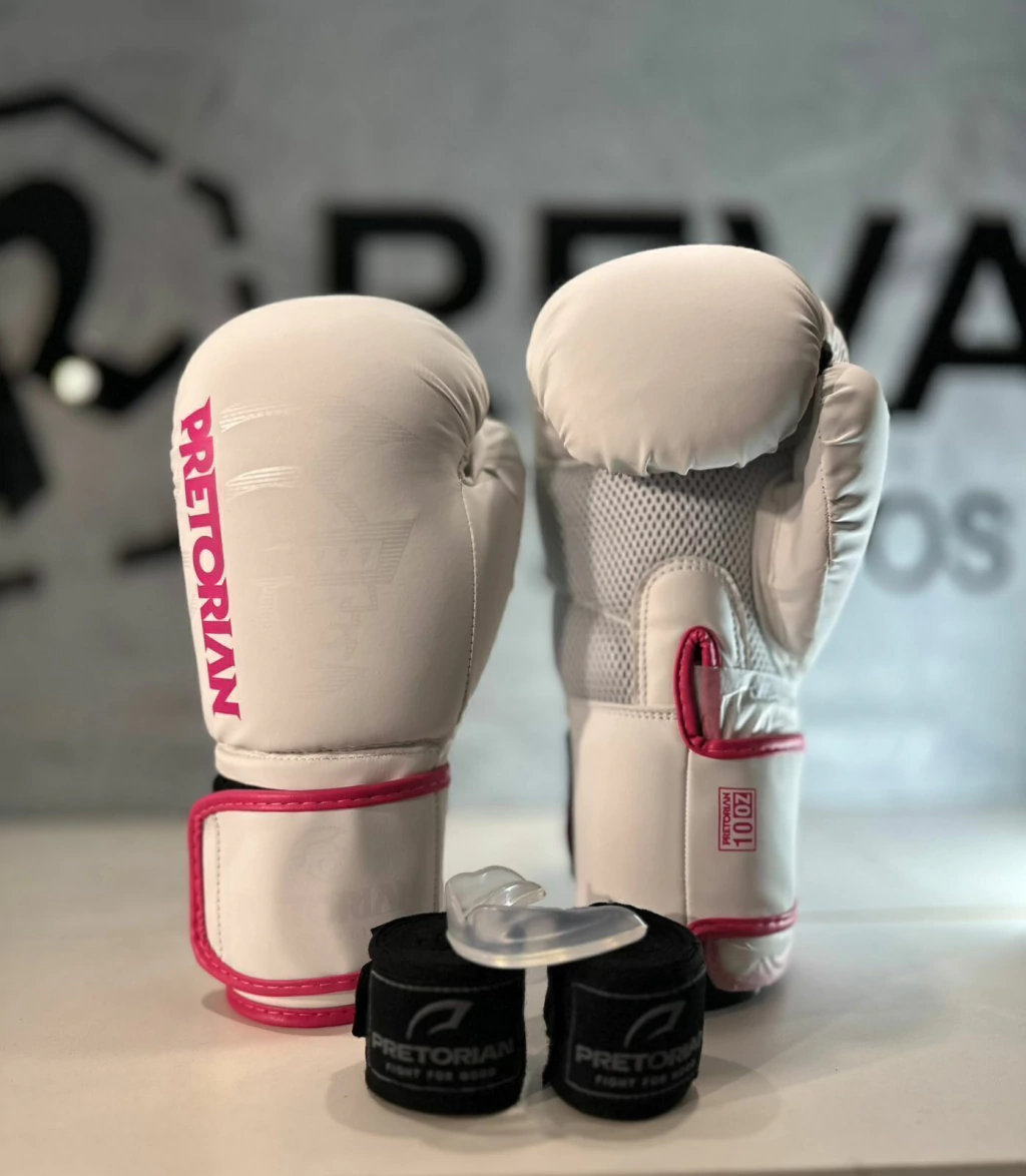 CONJUNTO LUVA BOXE/MUAY THAI FIRST FX2 FEM BRANCO/ ROSA PRETORIAN 10OZ