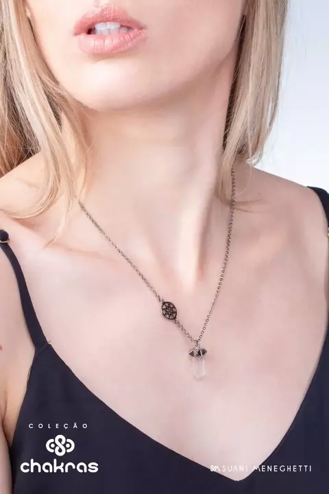 Colar Chakra Coronário Banhado com Ródio Negro e com Pedra Quartzo - comprar online