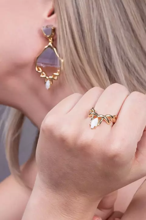 Anel Orgânico Celta com Banho de Ouro e Pedra Howlita