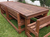 MESA CON BANCOS