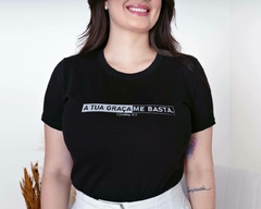 T-Shirt TUA GRAÇA ME BASTA na internet