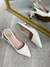 Sandália social feminina Scarpin Maite off white - comprar online
