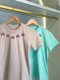 Tshirt Bege Tulipa - comprar online